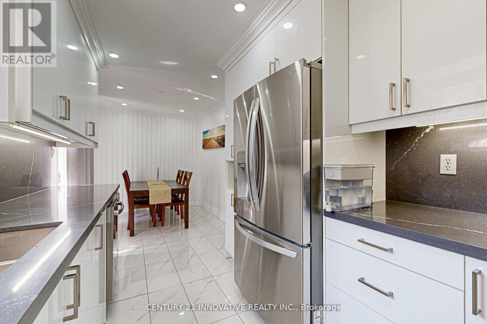 31 Stable Gate, Brampton, Ontario  L7A 1V7 - Photo 9 - W12169375