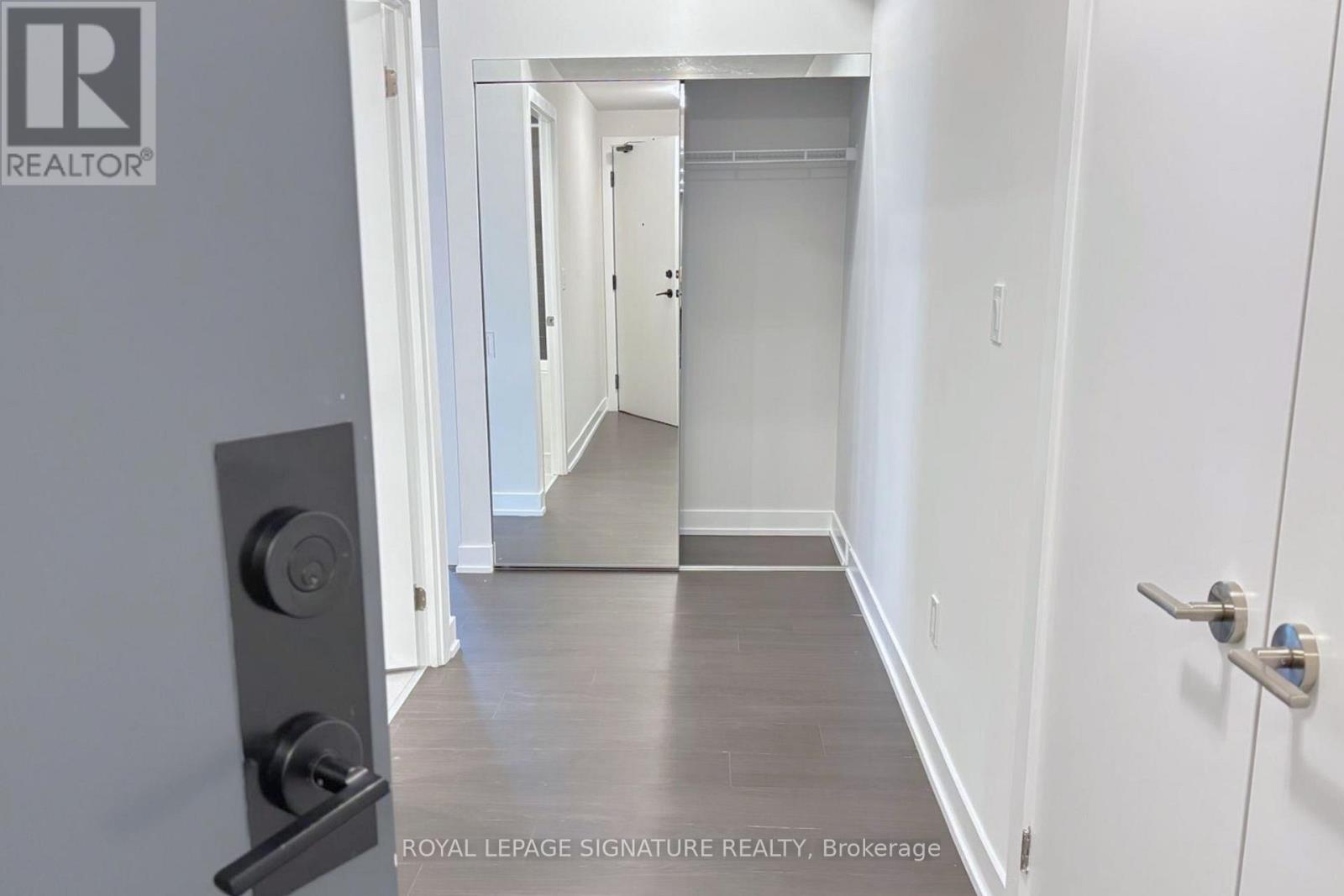 621 - 430 Square One Drive, Mississauga, Ontario  L5B 0L6 - Photo 5 - W12169422