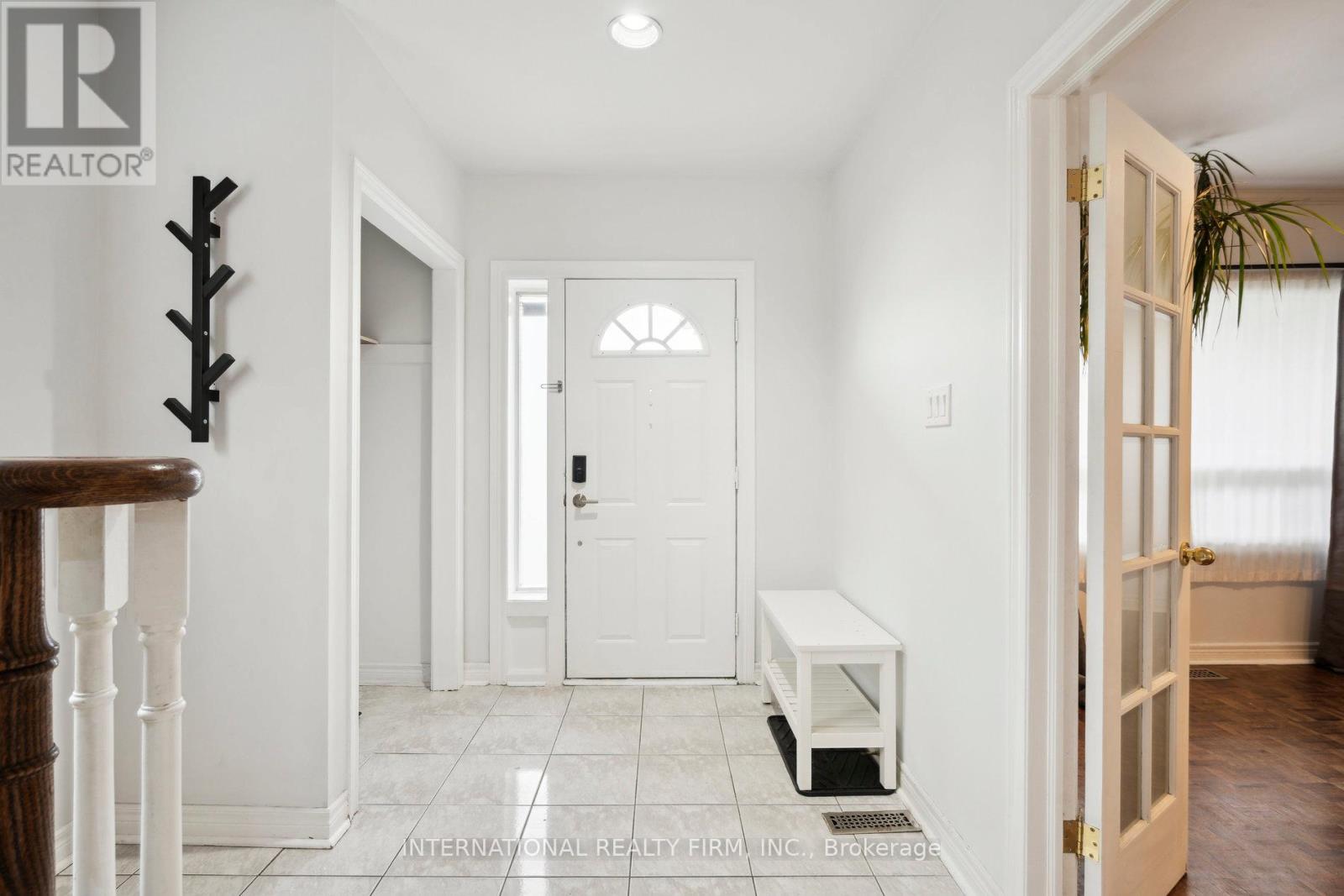 1928 Lawrence Avenue W, Toronto (Weston), Ontario  M9N 1H2 - Photo 6 - W12169434
