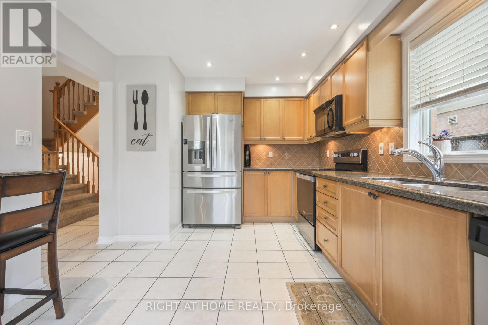 477 Farlow Crescent, Milton, Ontario  L9T 5M8 - Photo 6 - W12169440