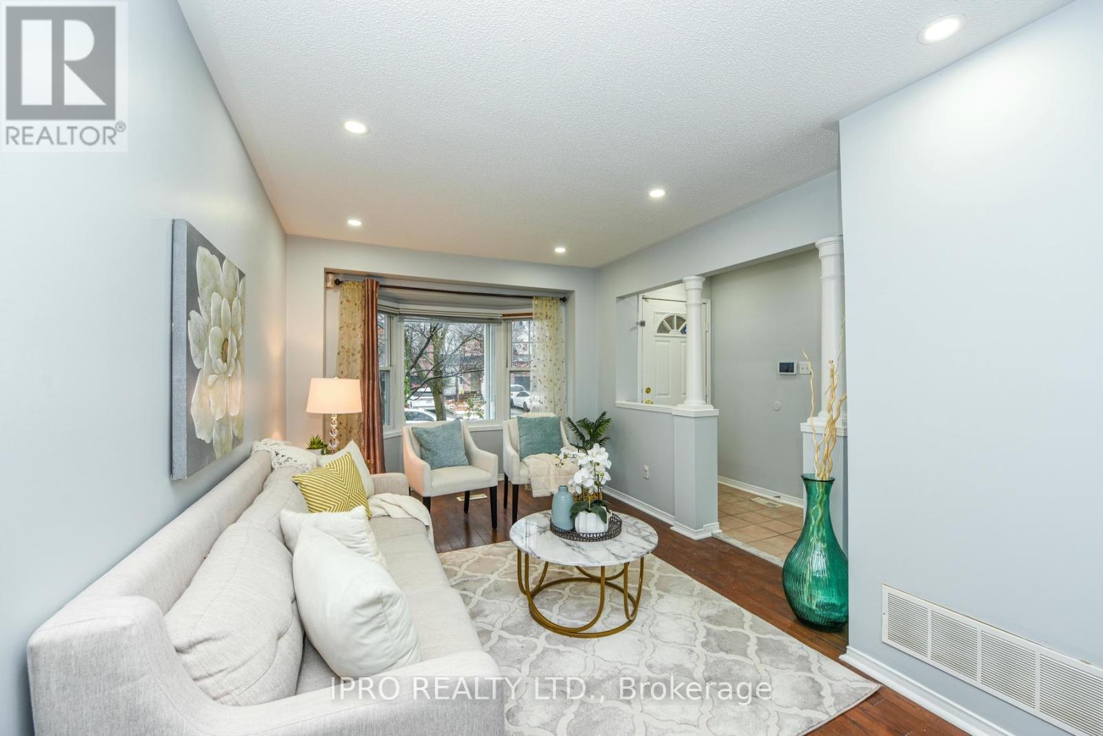22 Desert Sand Drive, Brampton, Ontario  L6R 1V5 - Photo 3 - W12169442