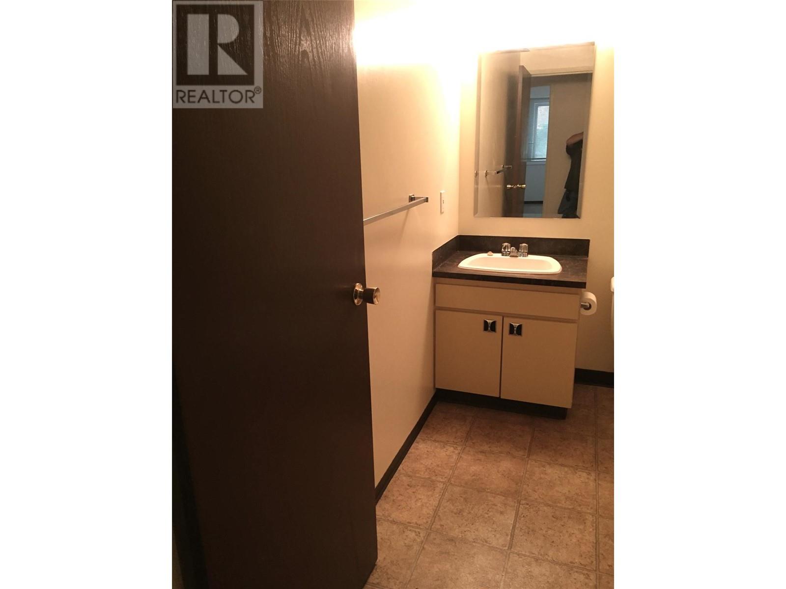 1560 Summit Drive Unit# 111, Kamloops, British Columbia  V2E 1R5 - Photo 11 - 10348791