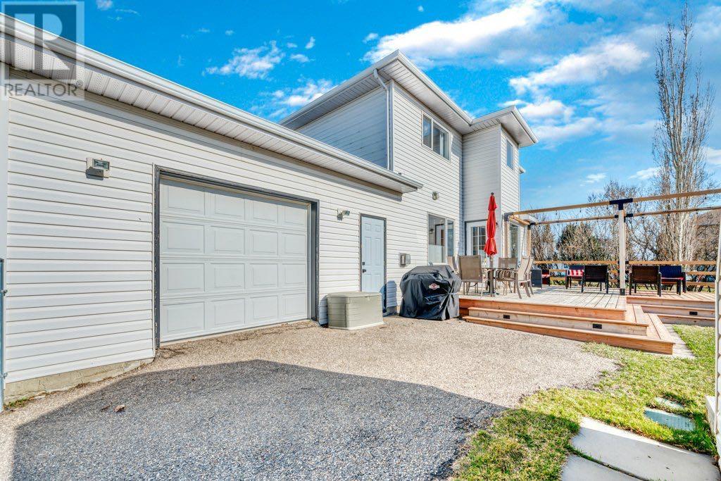 701 East Lakeview Road, Chestermere, Alberta  T1X 1A9 - Photo 38 - A2214022