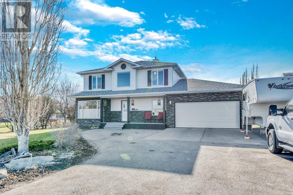 701 East Lakeview Road, Chestermere, Alberta  T1X 1A9 - Photo 2 - A2214022