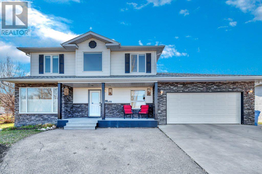 701 East Lakeview Road, Chestermere, Alberta  T1X 1A9 - Photo 3 - A2214022