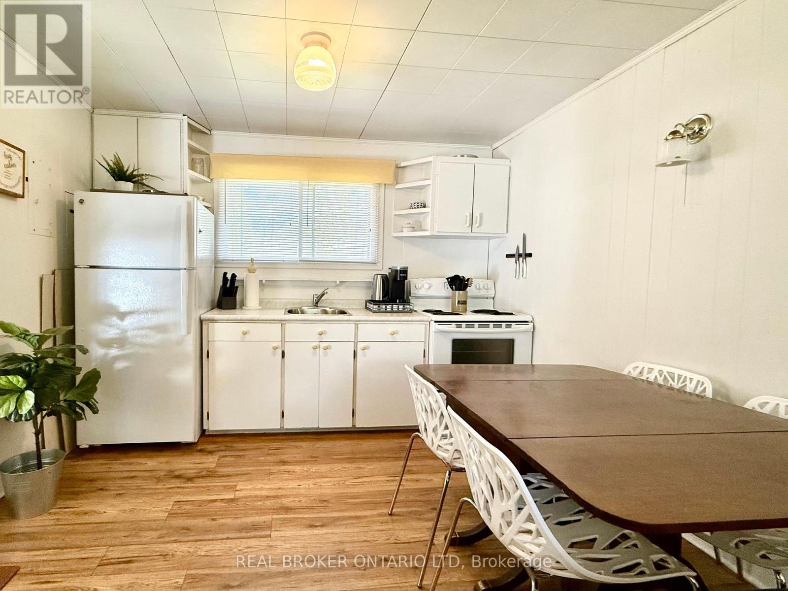9684 Maylard Avenue, Lambton Shores, Ontario  N0N 1J3 - Photo 2 - X12169312