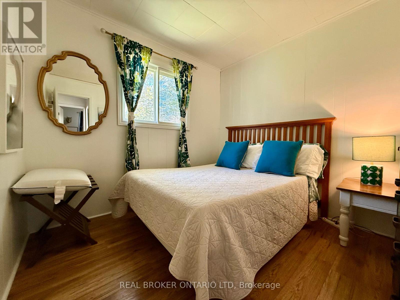 9684 Maylard Avenue, Lambton Shores, Ontario  N0N 1J3 - Photo 8 - X12169312