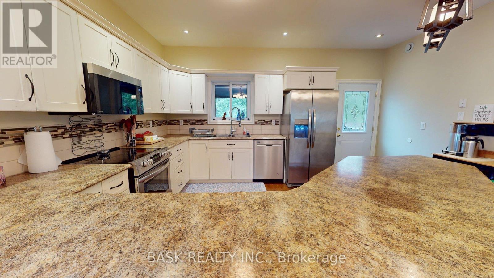 255 Thelma Avenue, North Bay, Ontario  P1A 4M9 - Photo 9 - X12169292