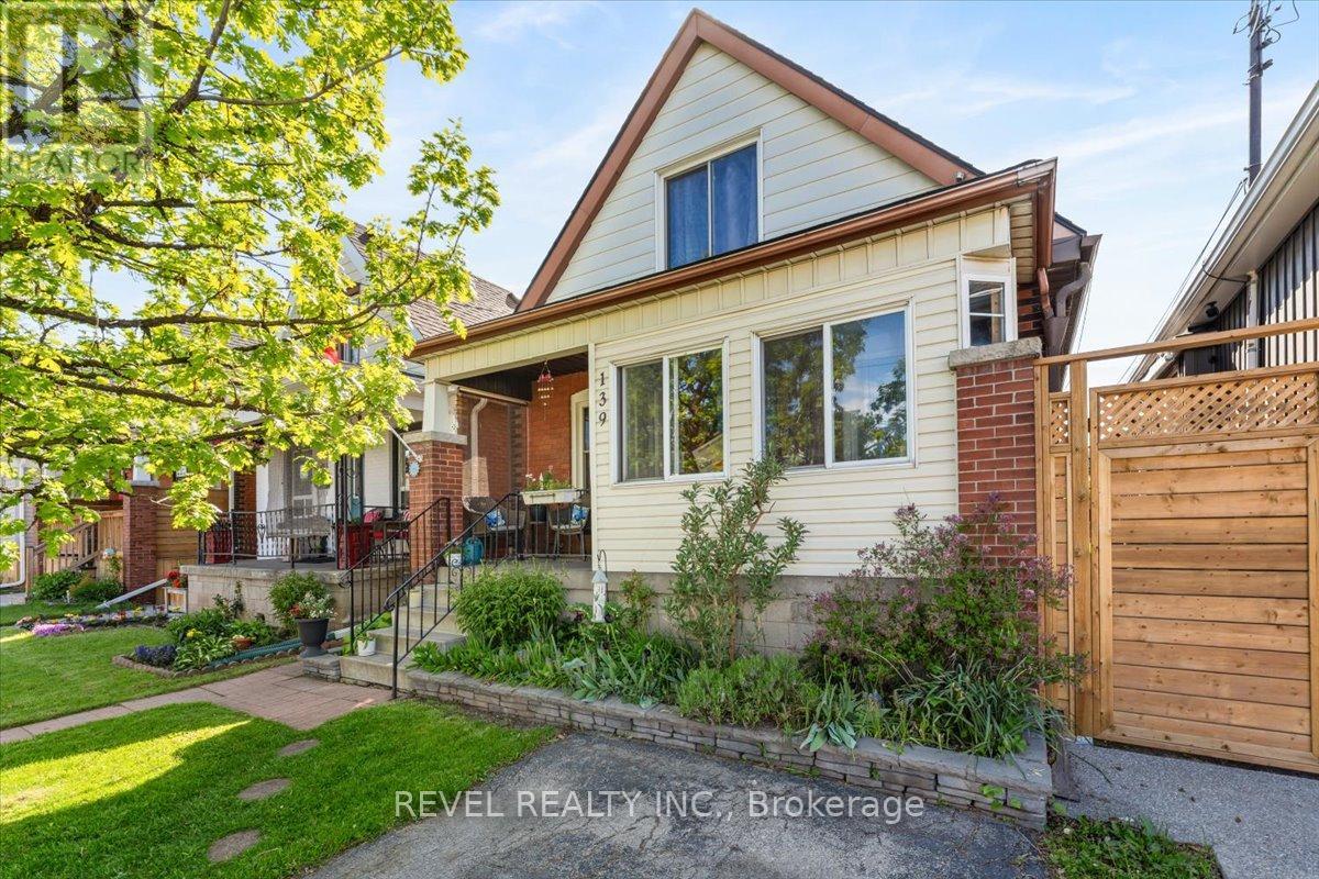 139 Garside Avenue N, Hamilton, Ontario  L8H 4W5 - Photo 2 - X12169299