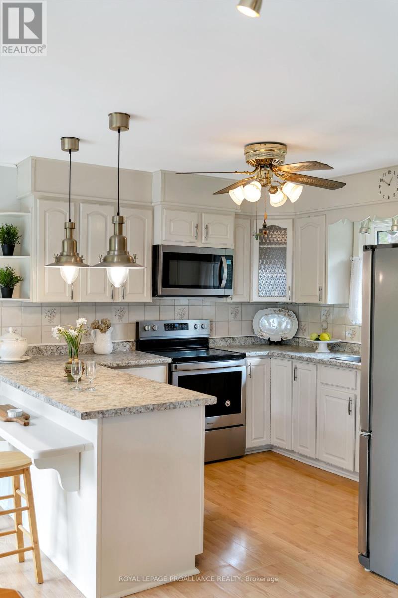 12112c Loyalist Parkway, Prince Edward County (Picton Ward), Ontario  K0K 2T0 - Photo 11 - X12169621