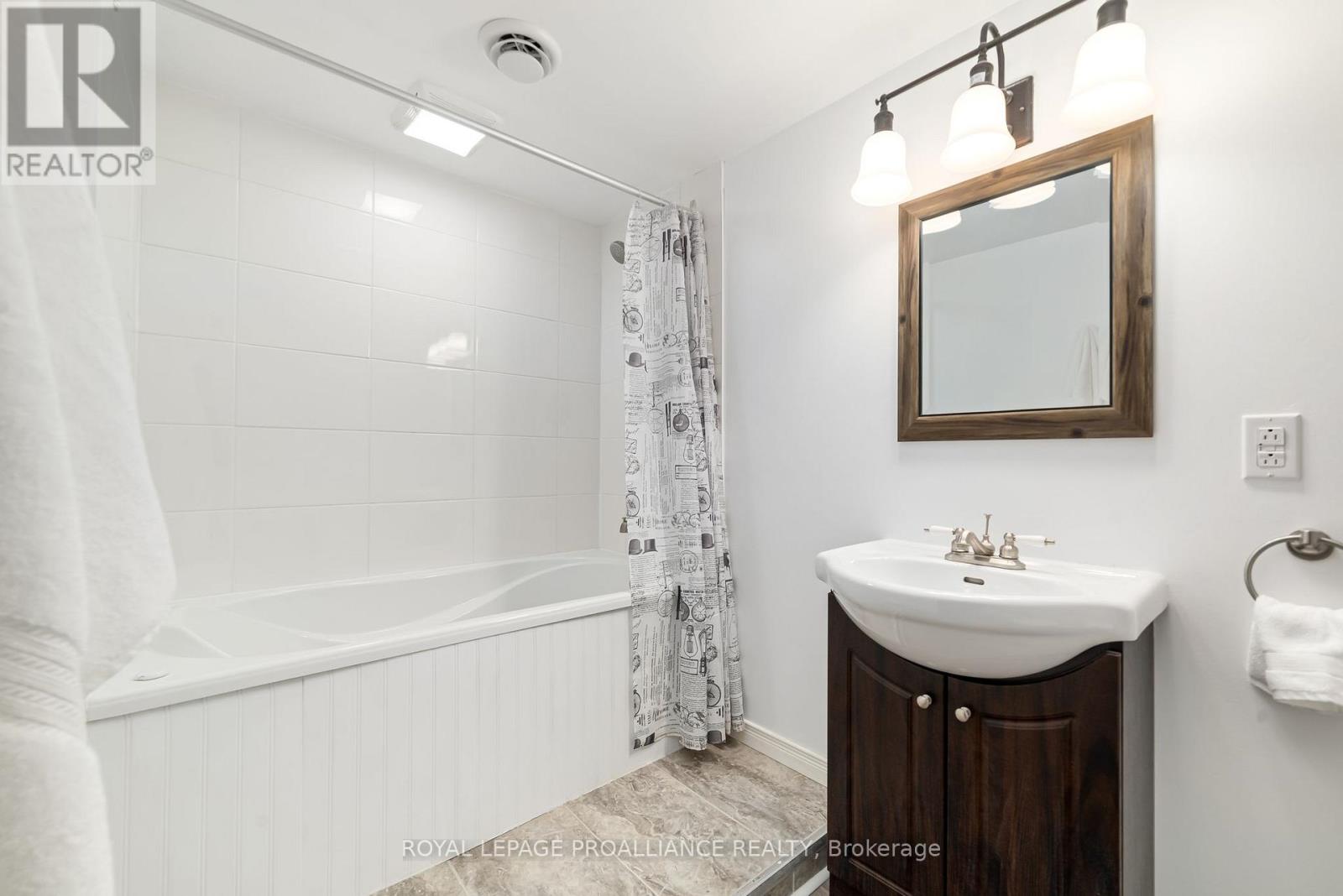 12112c Loyalist Parkway, Prince Edward County (Picton Ward), Ontario  K0K 2T0 - Photo 33 - X12169621