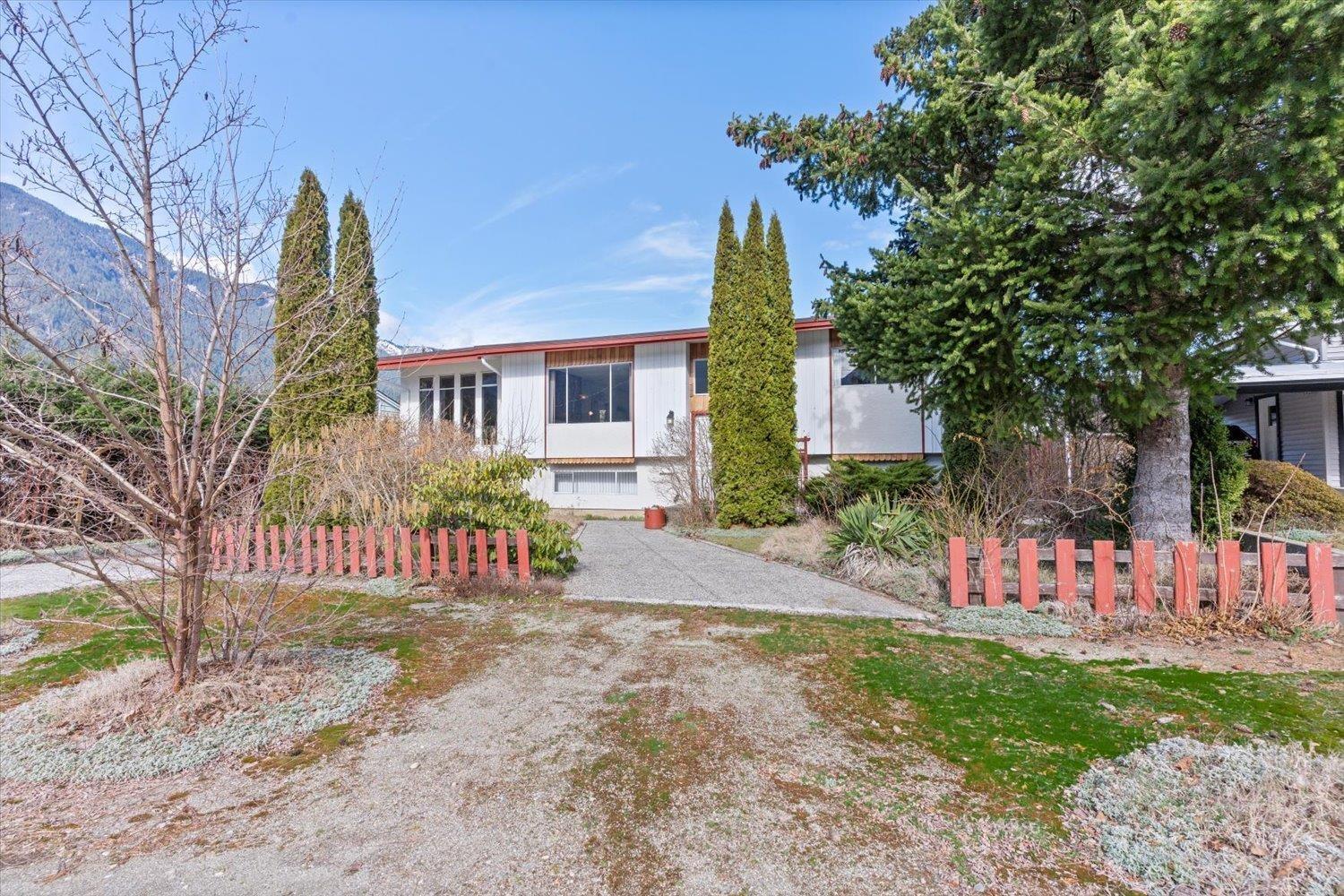 577 Rupert Street, Hope, Hope, British Columbia  V0X 1L0 - Photo 2 - R3006041