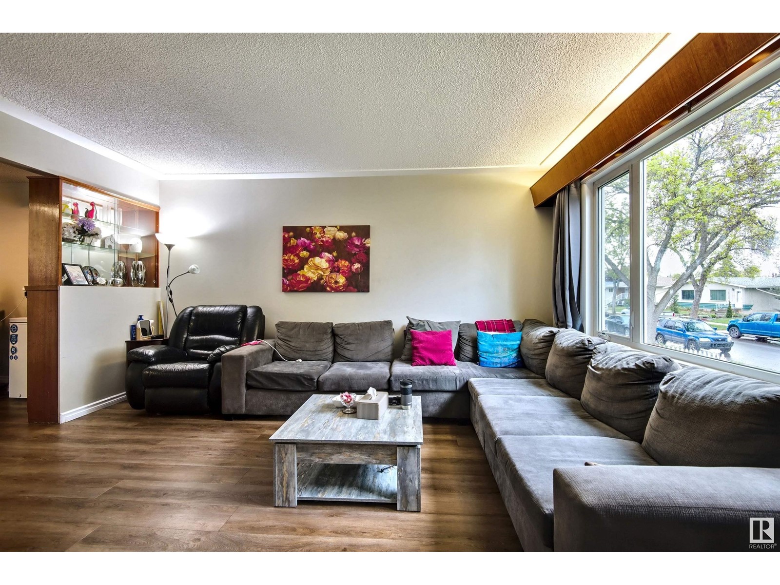 Property at 13008-13010 102 ST NW image 2