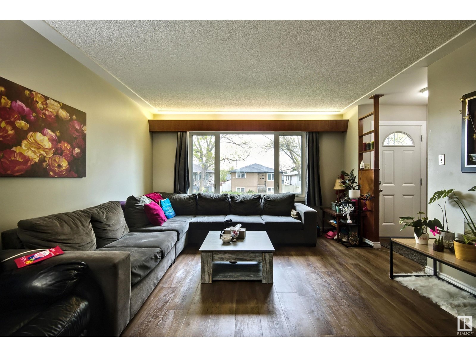 13008-13010 102 St Nw, Edmonton, Alberta  T6H 4B2 - Photo 4 - E4438159
