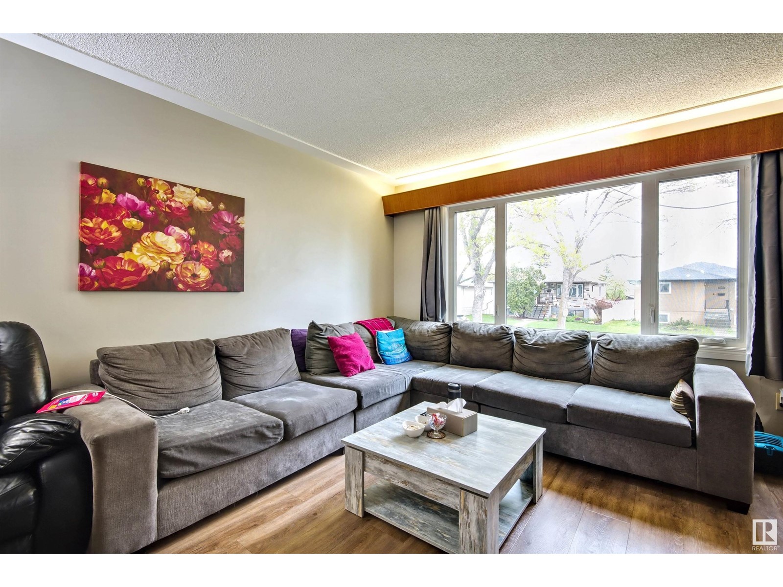 Property at 13008-13010 102 ST NW image 4