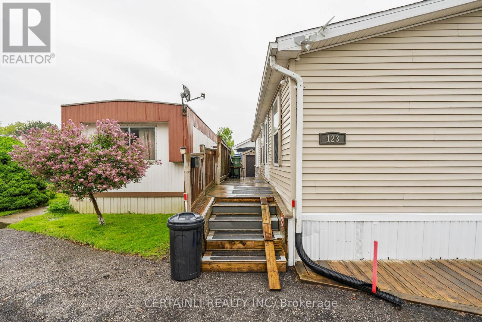 123 - 2189 Dundas Street, London East, Ontario  N5V 1H3 - Photo 4 - X12169681