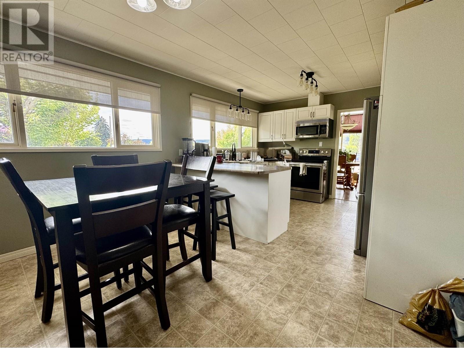 Property at 648 N 9TH AVENUE image 3
