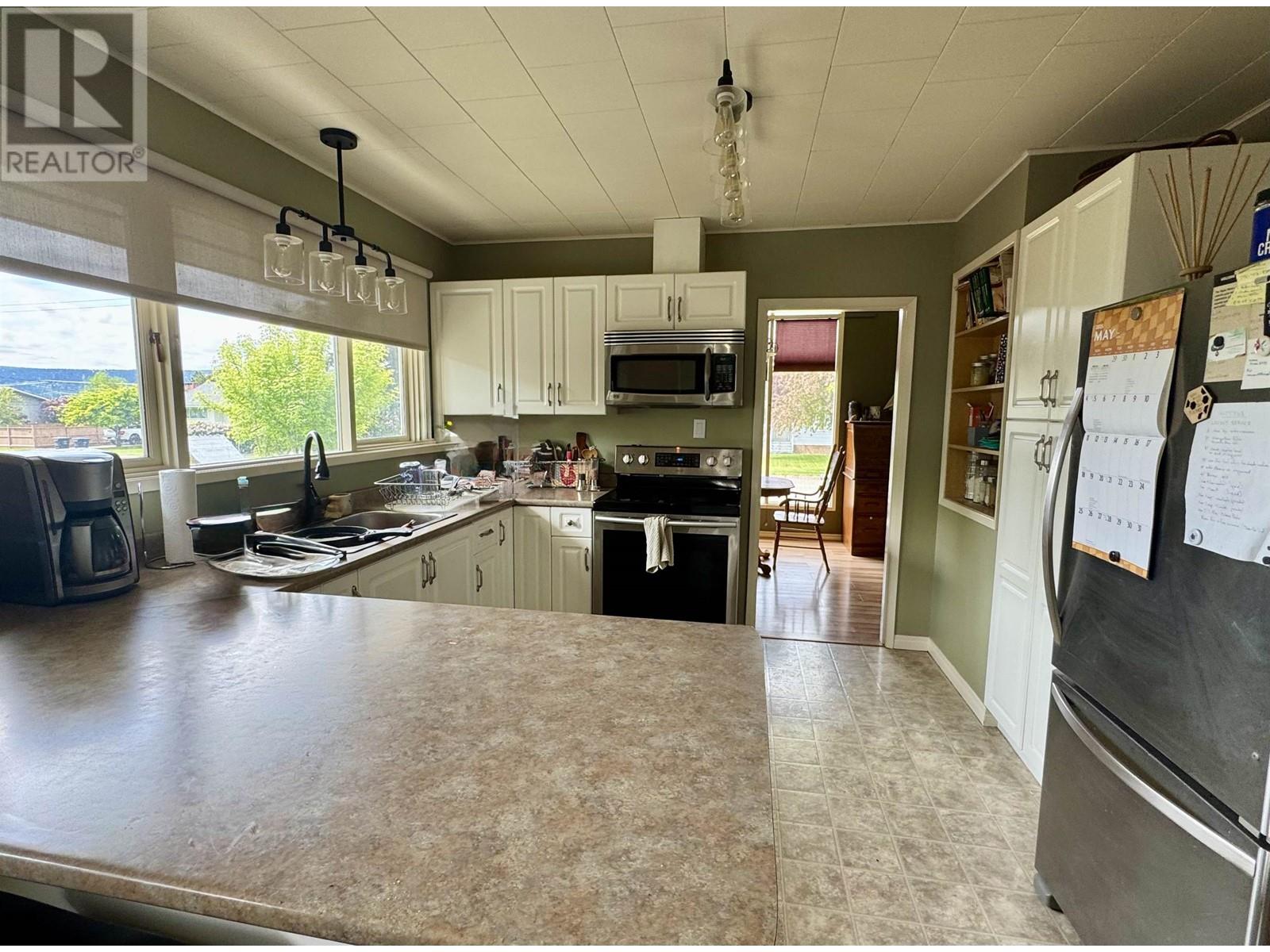 Property at 648 N 9TH AVENUE image 4