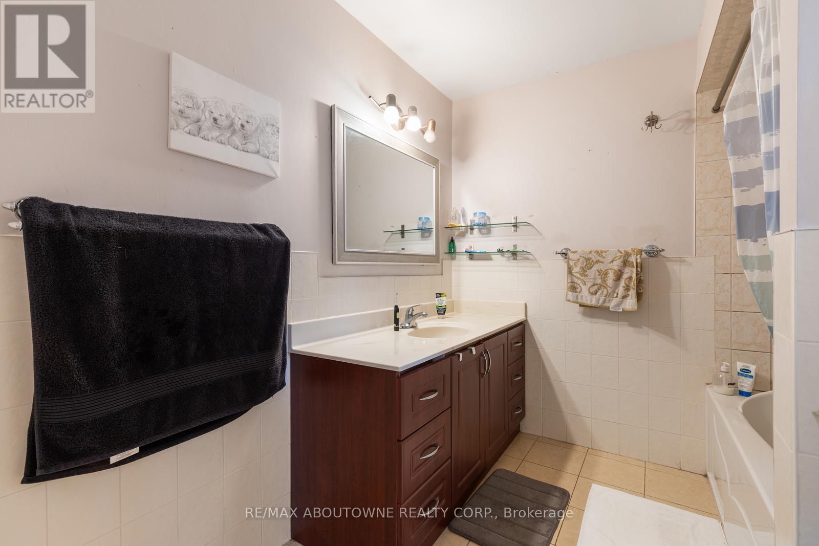 14 Angus Drive, Toronto, Ontario  M2J 2X1 - Photo 16 - C12169522