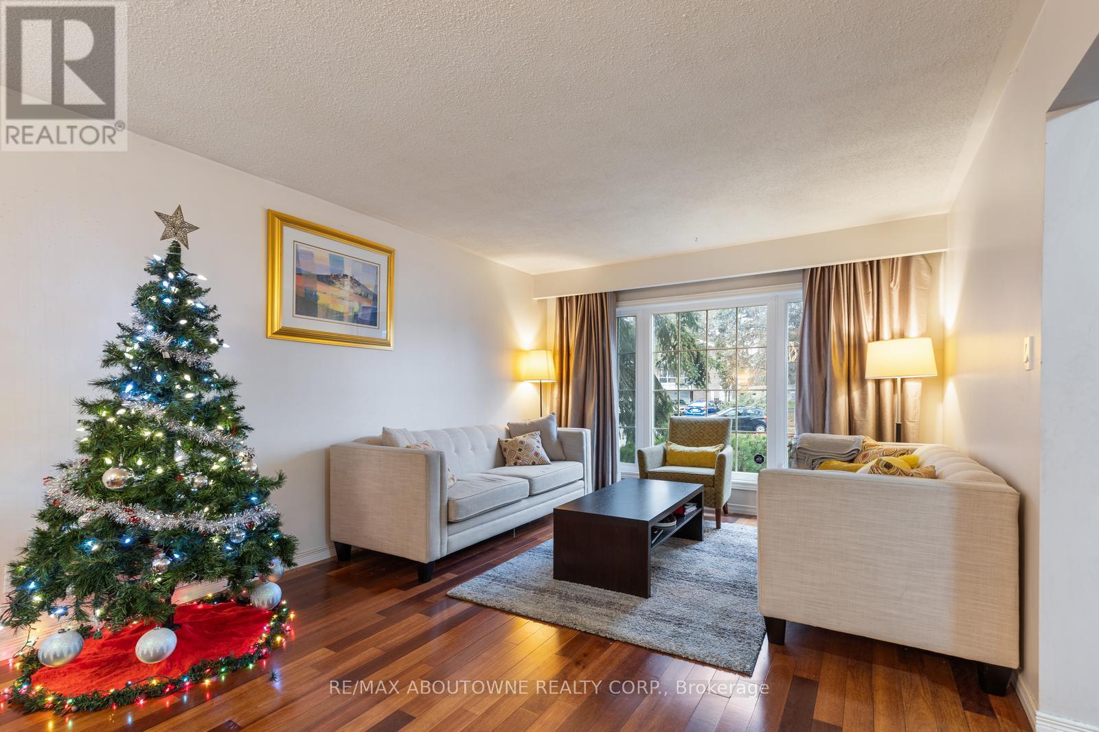 14 Angus Drive, Toronto, Ontario  M2J 2X1 - Photo 4 - C12169522