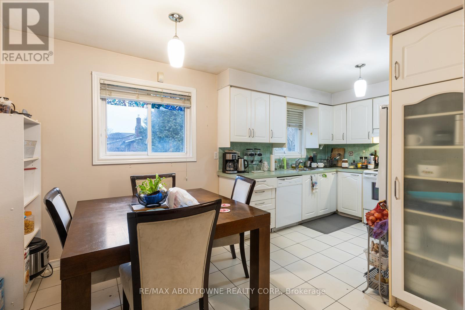 14 Angus Drive, Toronto, Ontario  M2J 2X1 - Photo 9 - C12169522
