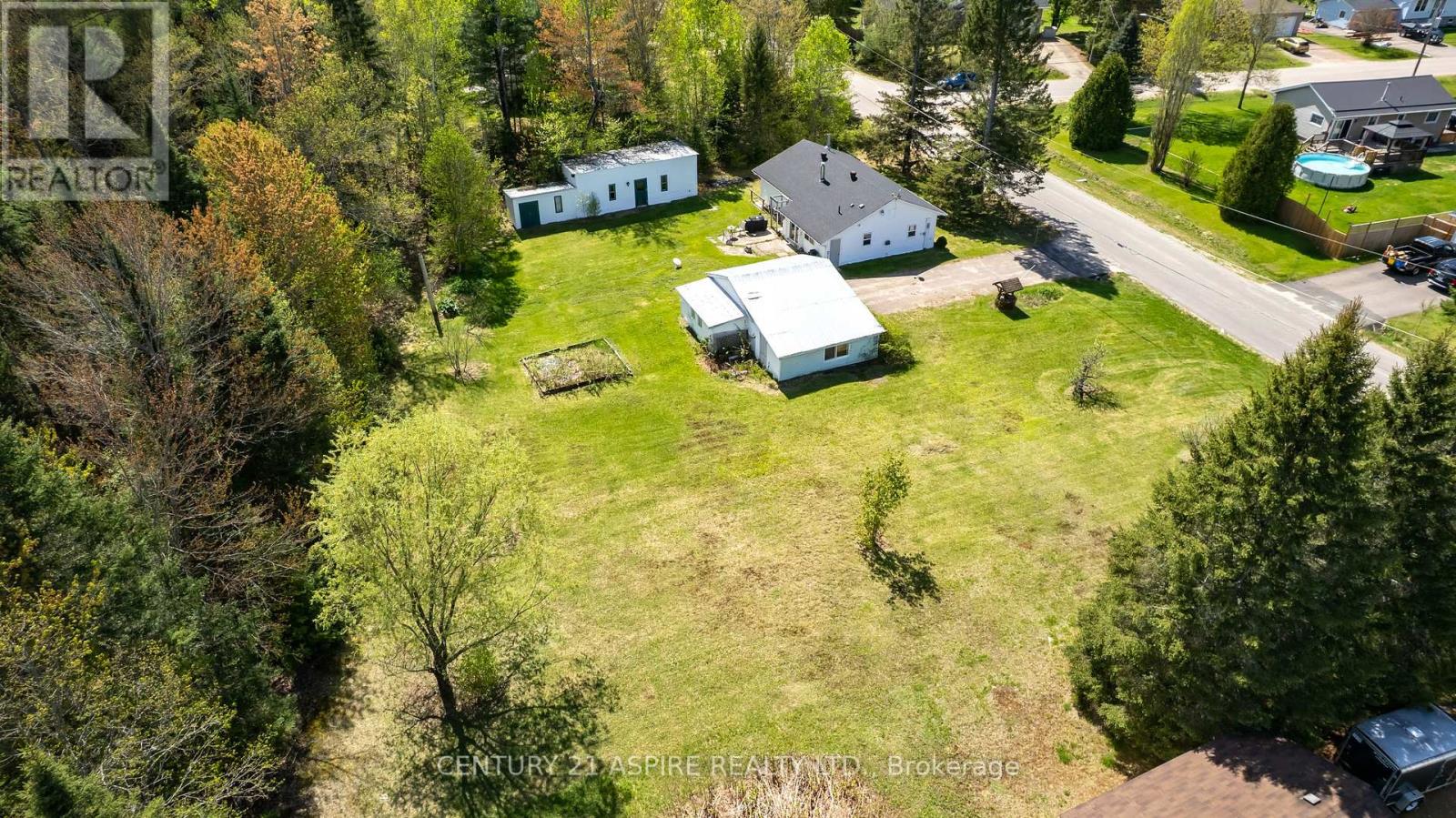 34 Chemainus Street, Laurentian Hills, Ontario  K0J 1J0 - Photo 39 - X12169679