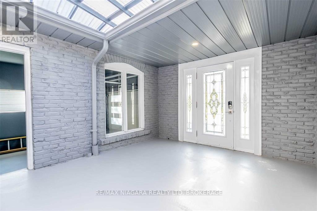 Main - 22 Chantler Road, Welland, Ontario  L3C 4M5 - Photo 2 - X12169637