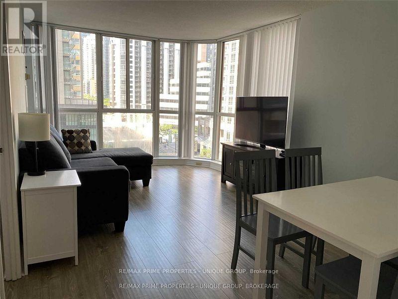 512 - 736 Bay Street, Toronto, Ontario  M5G 1N6 - Photo 2 - C12165436