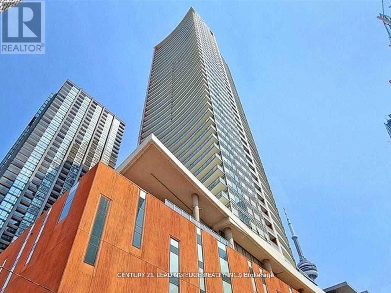 <div class="slider-price">$880,000</div><p>1702 - 21 Widmer Street, Toronto, Ontario</p>