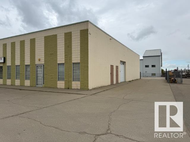 Property at 3912 74 AV NW image 2