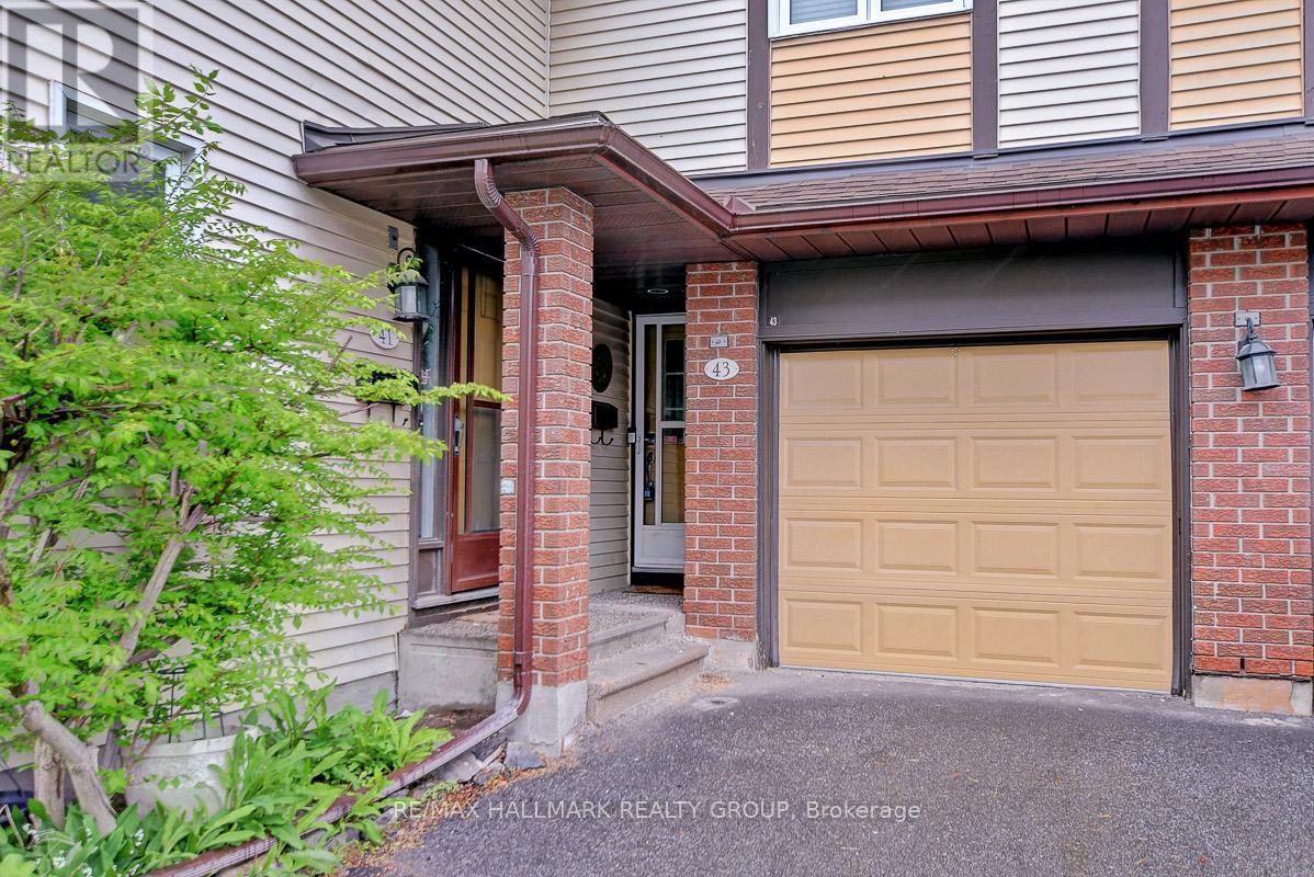 51 - 43 Haxby Private, Ottawa, Ontario  K1T 3B7 - Photo 2 - X12152539