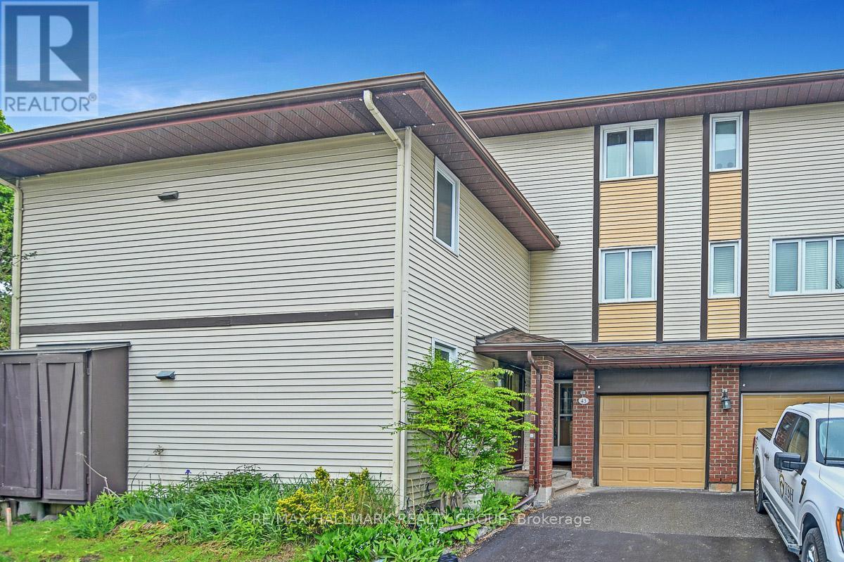 51 - 43 Haxby Private, Ottawa, Ontario  K1T 3B7 - Photo 1 - X12152539