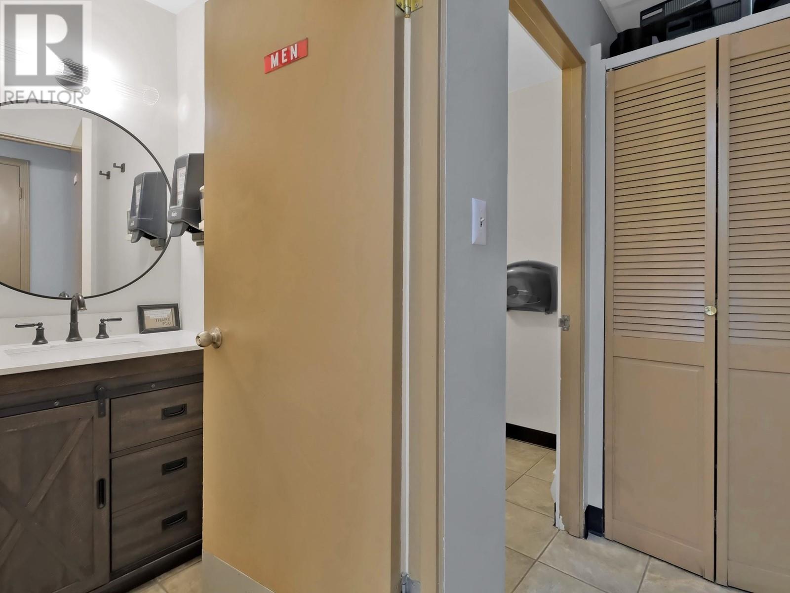 575 Page Avenue, Penticton, British Columbia  V2A 6P3 - Photo 56 - 10349122