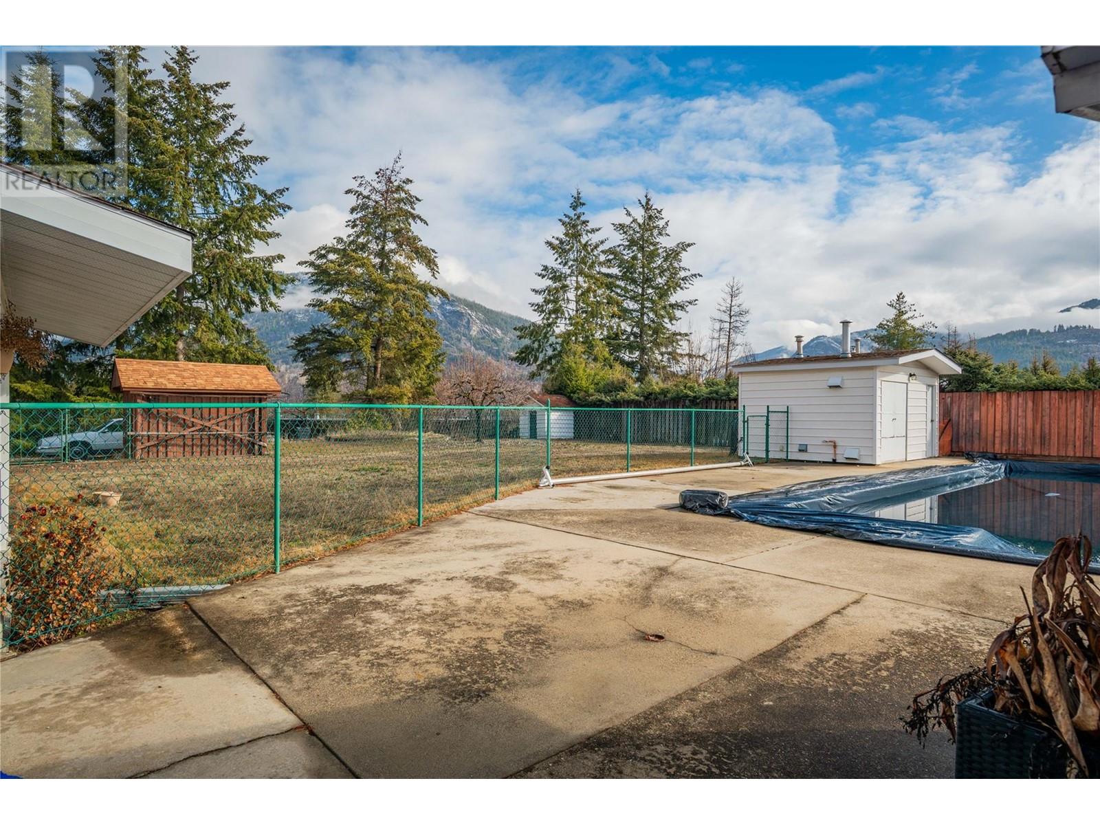 614 12th Street, Castlegar, British Columbia  V1N 2K3 - Photo 13 - 10338215