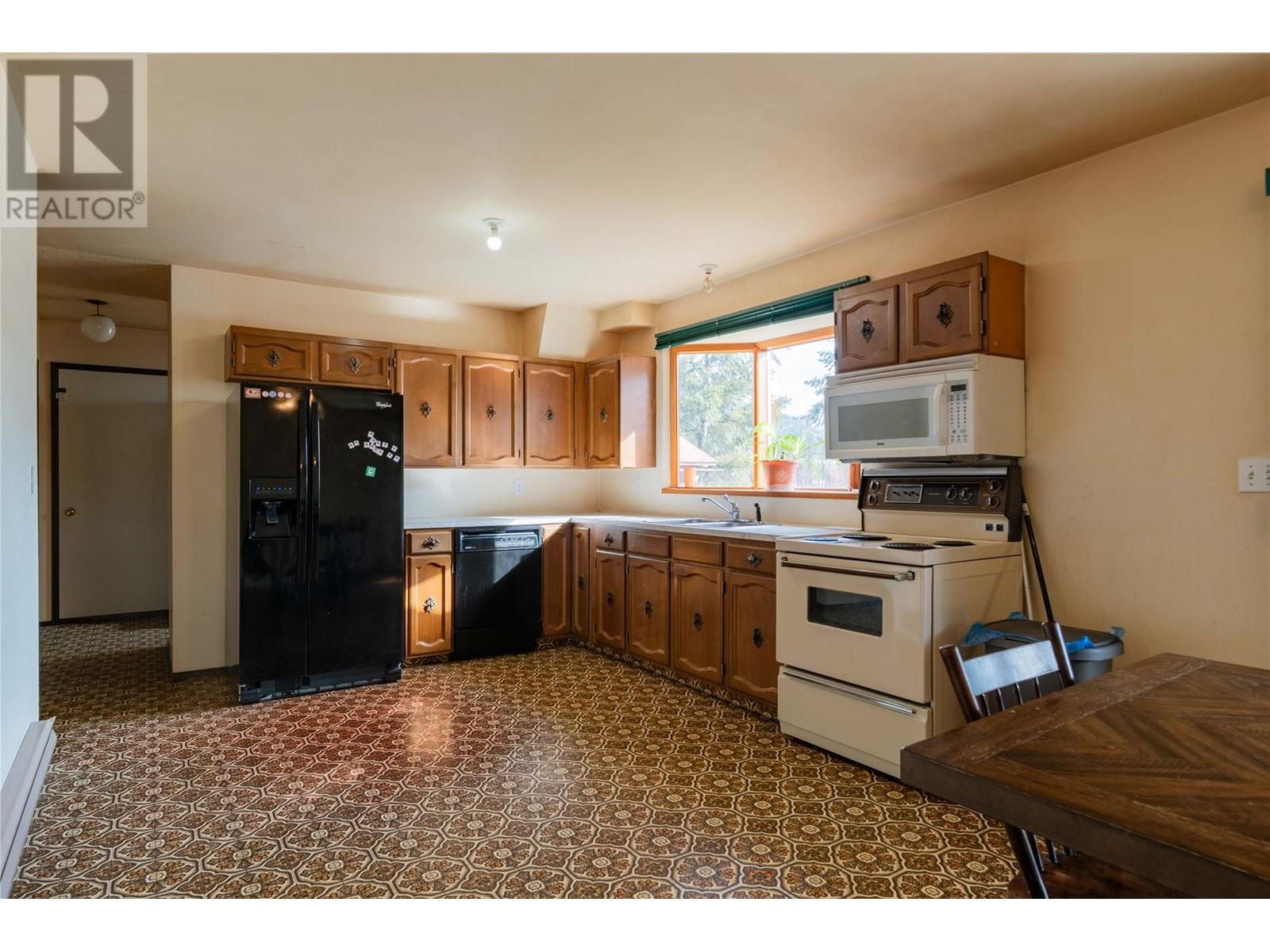 614 12th Street, Castlegar, British Columbia  V1N 2K3 - Photo 19 - 10338215