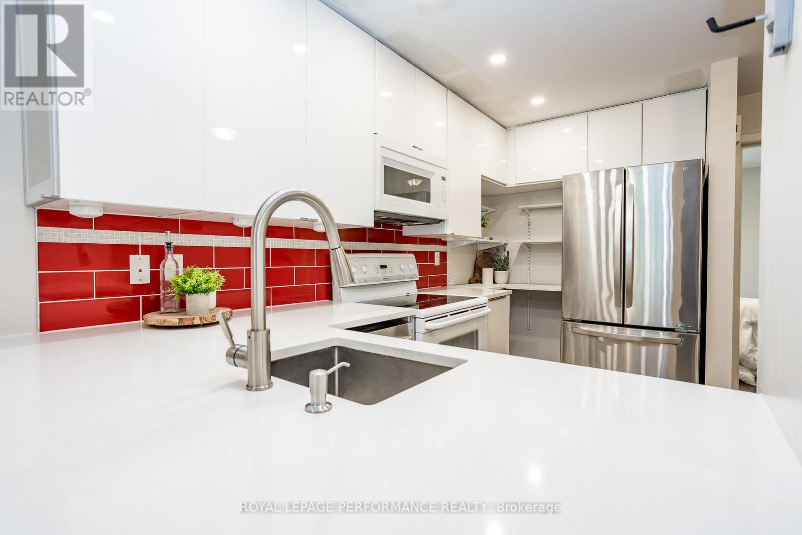 233 Mart Circle, Ottawa, Ontario  K1K 4K2 - Photo 10 - X12169556