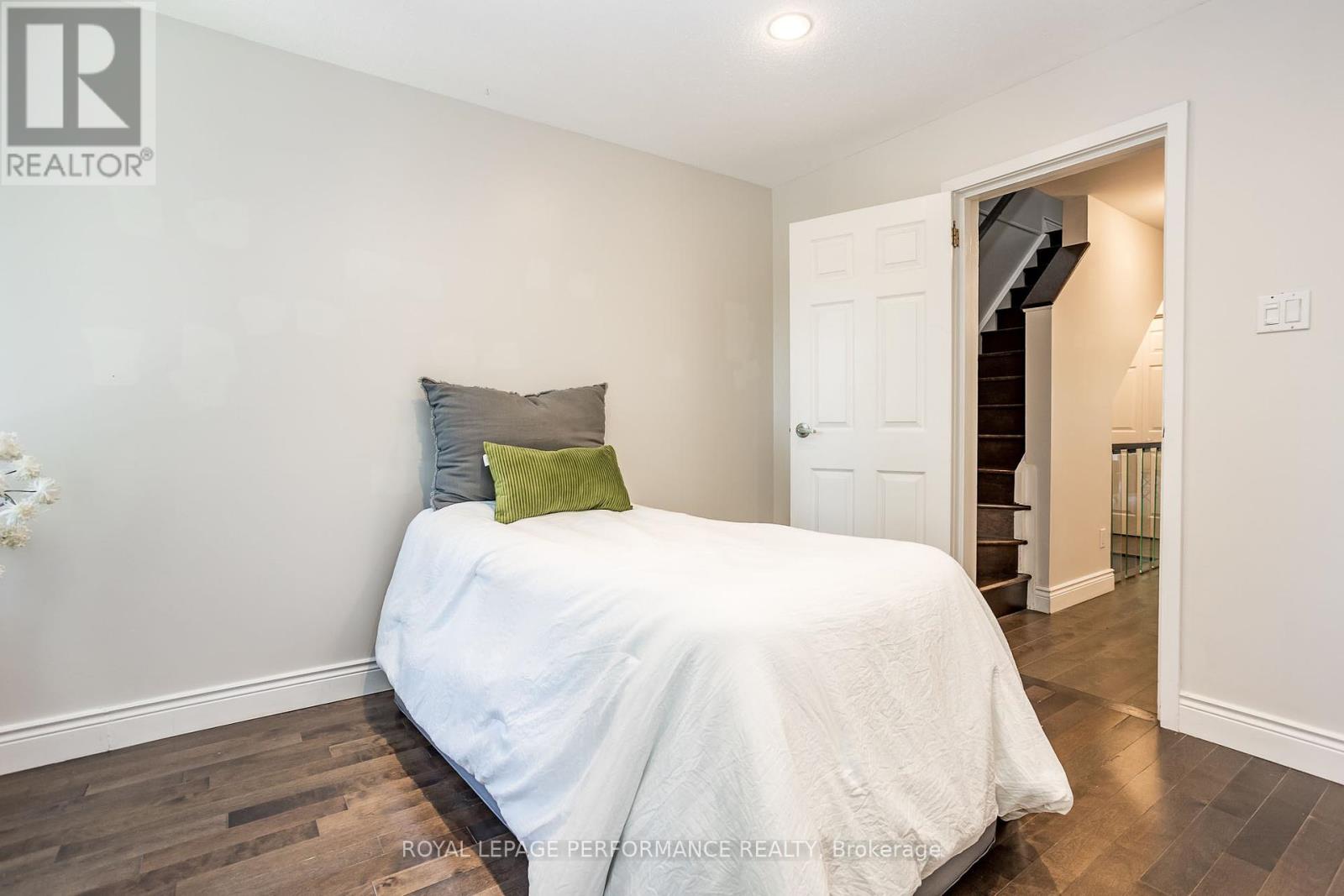 233 Mart Circle, Ottawa, Ontario  K1K 4K2 - Photo 22 - X12169556