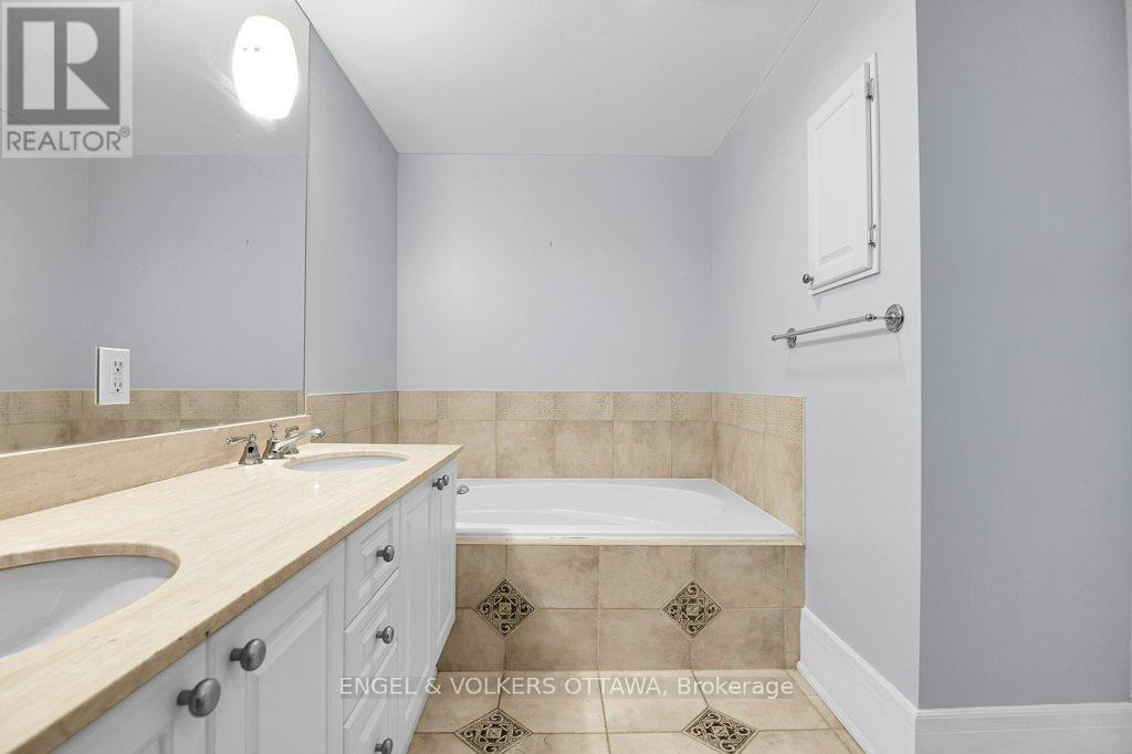 708 - 700 Sussex Drive, Ottawa, Ontario  K1N 1K4 - Photo 31 - X12169597