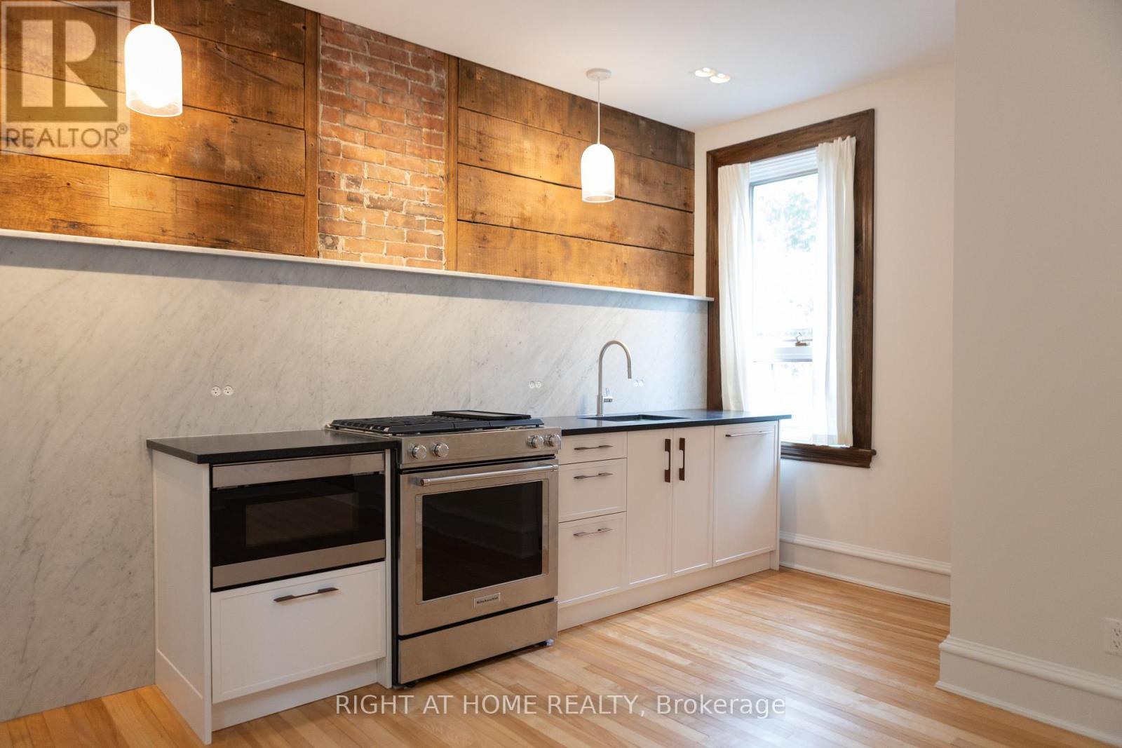 Unit B - 479 Wilbrod Street, Ottawa, Ontario  K1N 6N1 - Photo 2 - X12169623