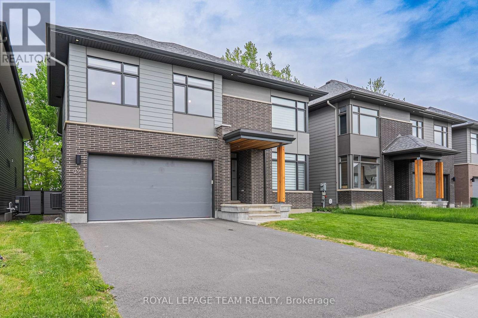 935 Atrium Ridge, Ottawa, Ontario  K4M 0N9 - Photo 2 - X12169641