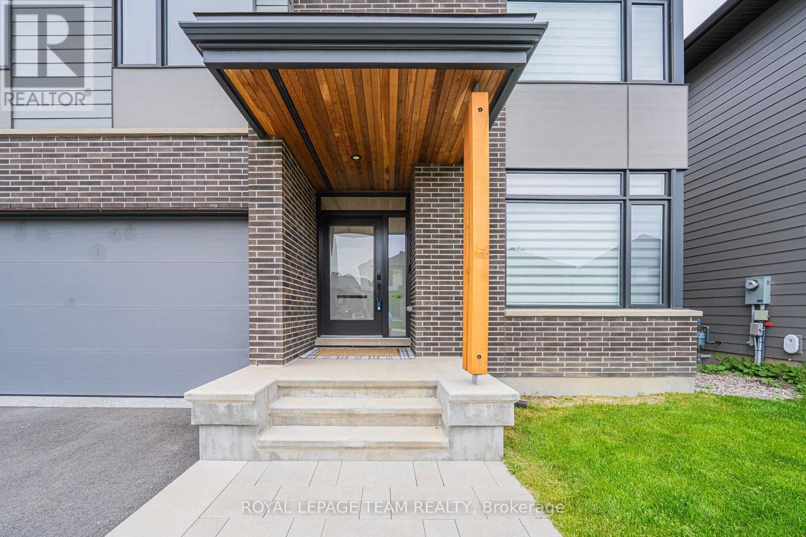 935 Atrium Ridge, Ottawa, Ontario  K4M 0N9 - Photo 3 - X12169641