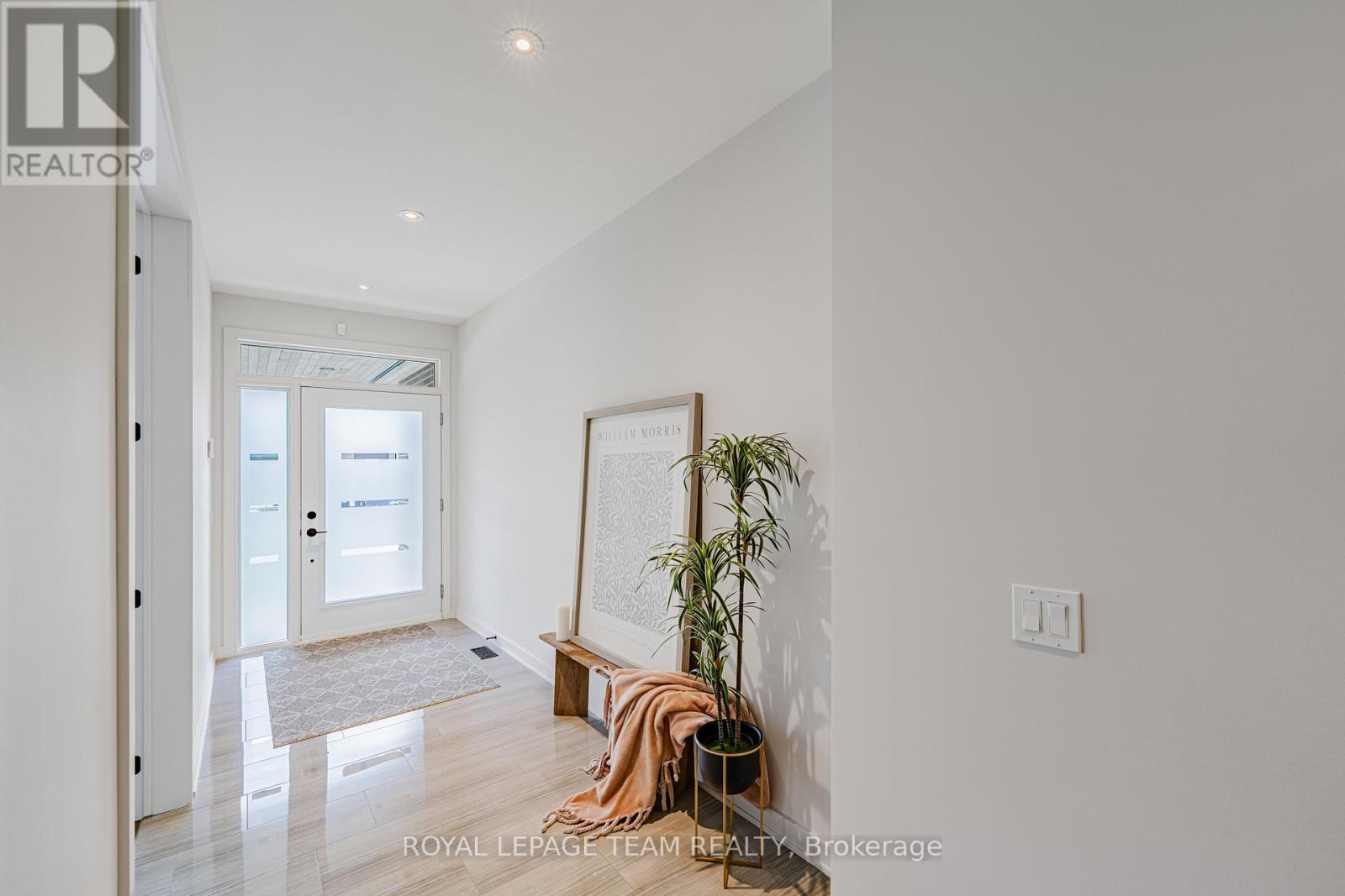 935 Atrium Ridge, Ottawa, Ontario  K4M 0N9 - Photo 4 - X12169641