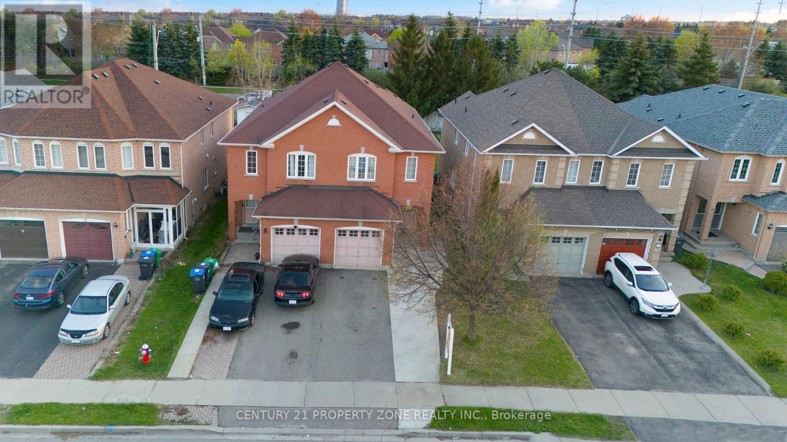 76 Native Landing, Brampton, Ontario  L6X 5A7 - Photo 2 - W12169540