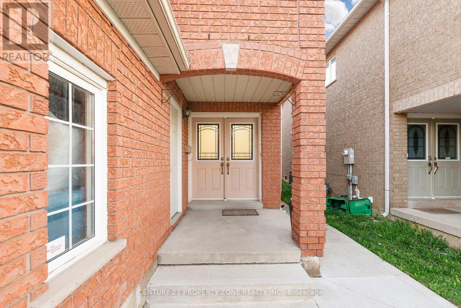 76 Native Landing, Brampton, Ontario  L6X 5A7 - Photo 5 - W12169540