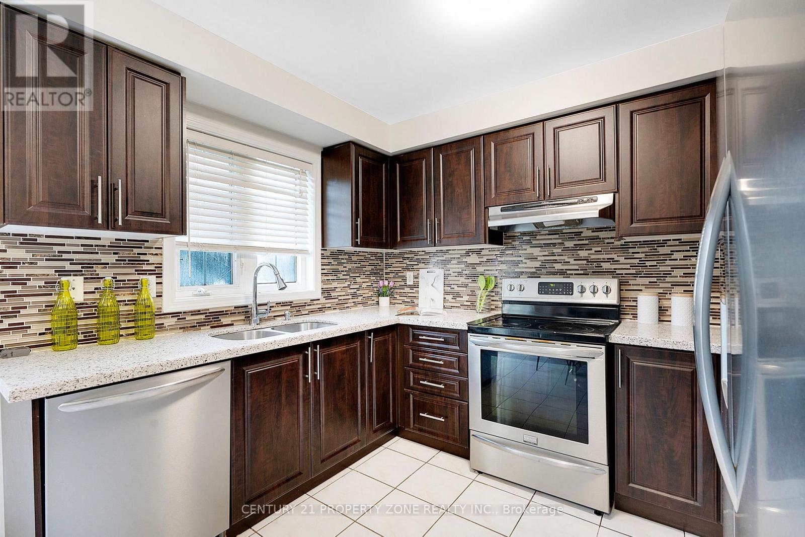 76 Native Landing, Brampton, Ontario  L6X 5A7 - Photo 8 - W12169540