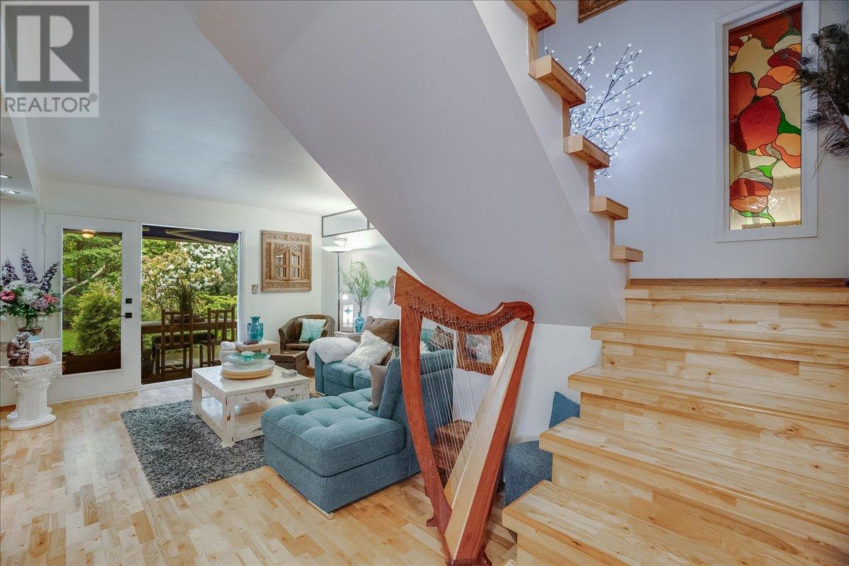 1781 Ridgewood Road, Nelson, BC V1L6J9