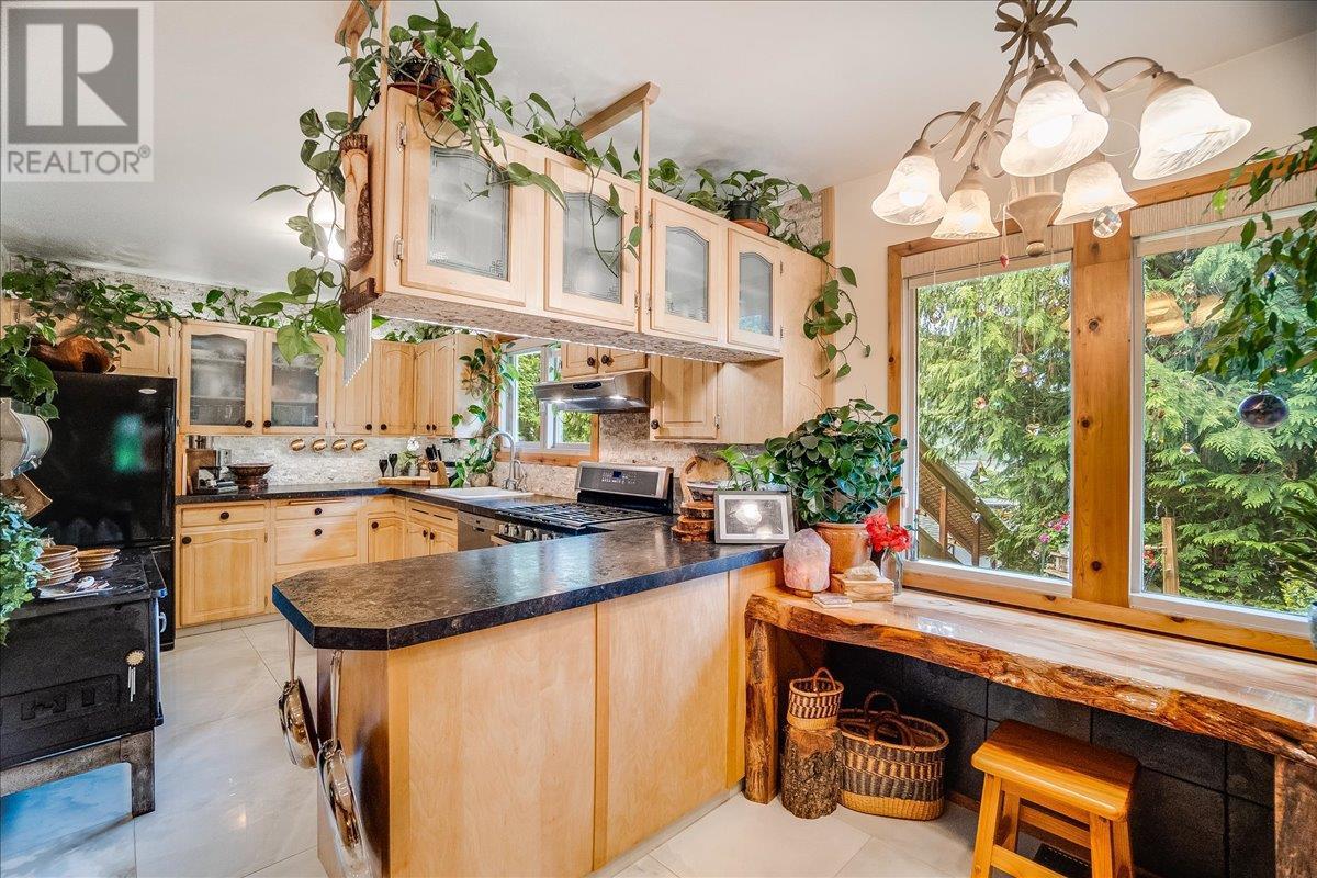 1781 Ridgewood Road, Nelson, BC V1L6J9