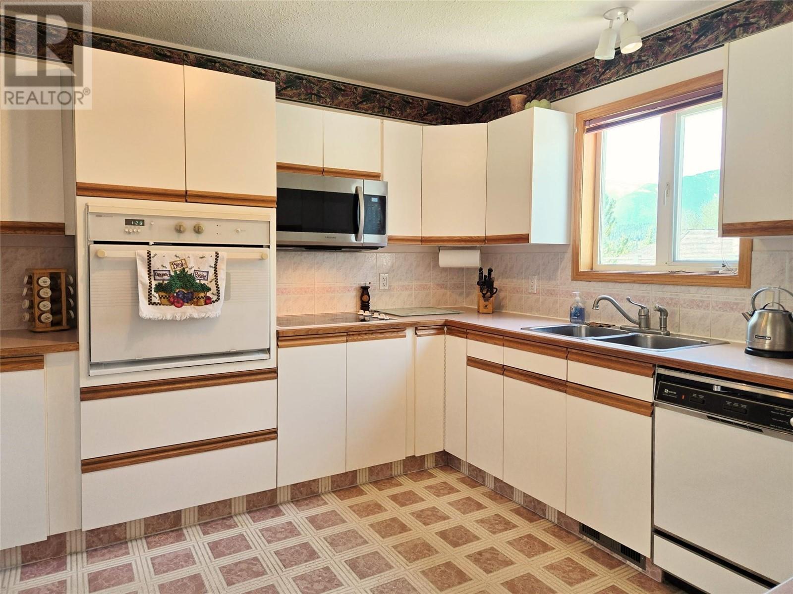 1606 2nd Avenue, Invermere, British Columbia  V0A 1K4 - Photo 20 - 10345181