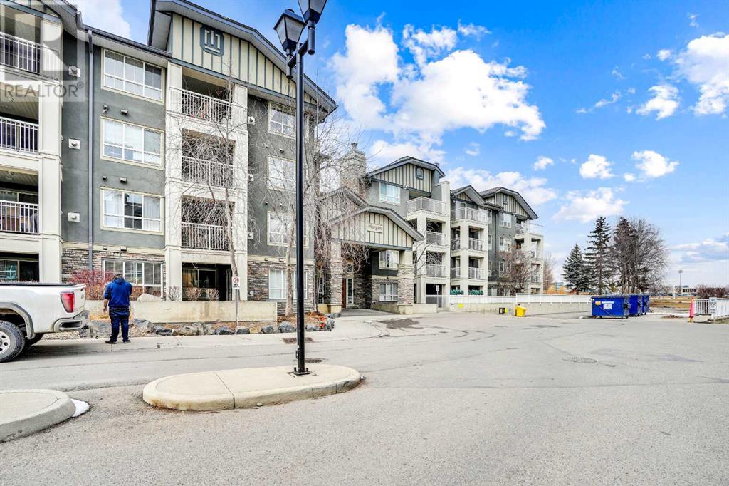 Property at 250, 35 Richard Court SW image 3