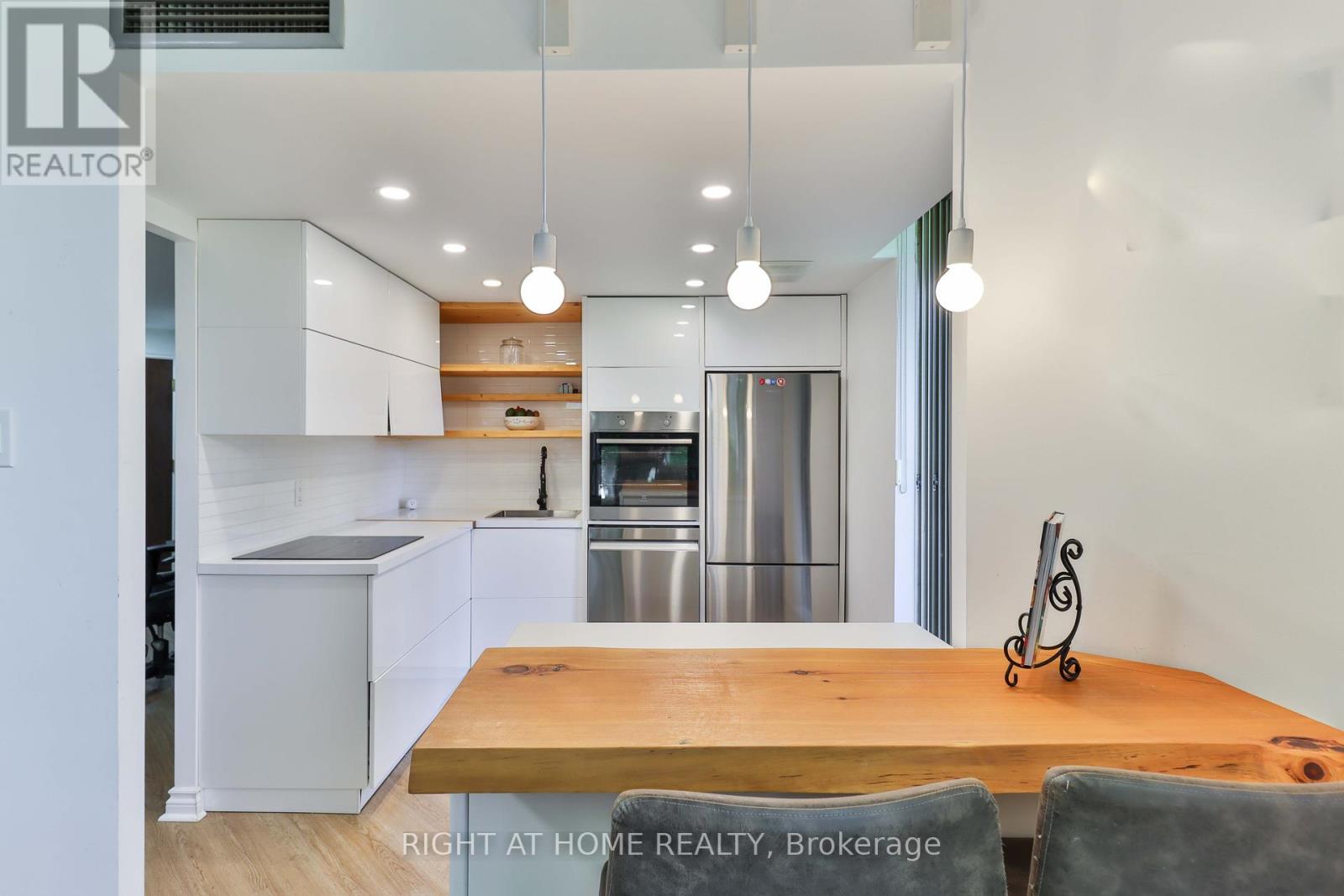 206 - 1210 Don Mills Road, Toronto (Banbury-Don Mills), Ontario  M3B 3N9 - Photo 2 - C12169628